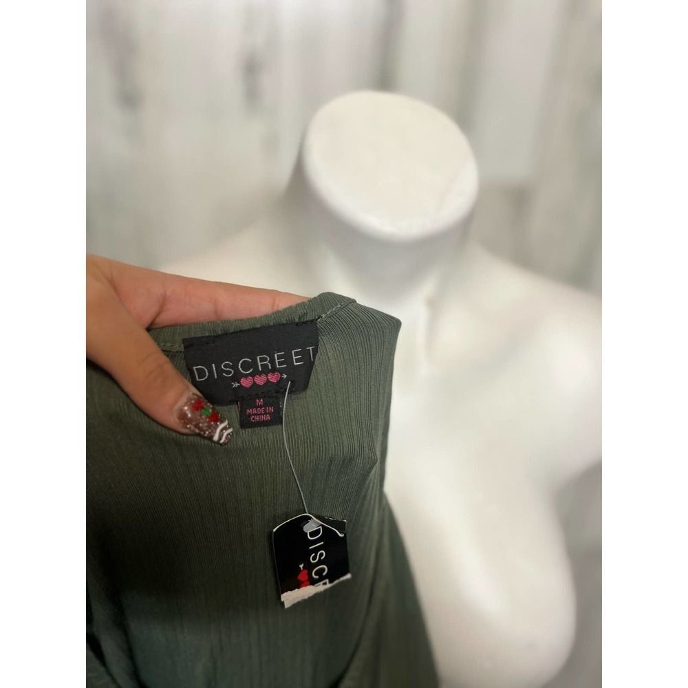 Discreet Green dress - Picture 2 of 5